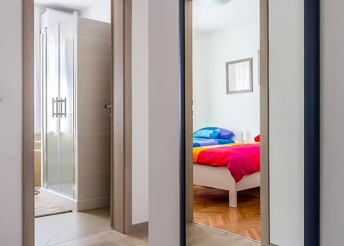 Vivi 아파트 풀라